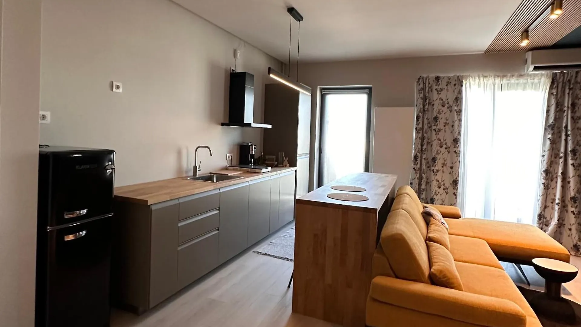 Silvia B&B Бухарест Апартаменты